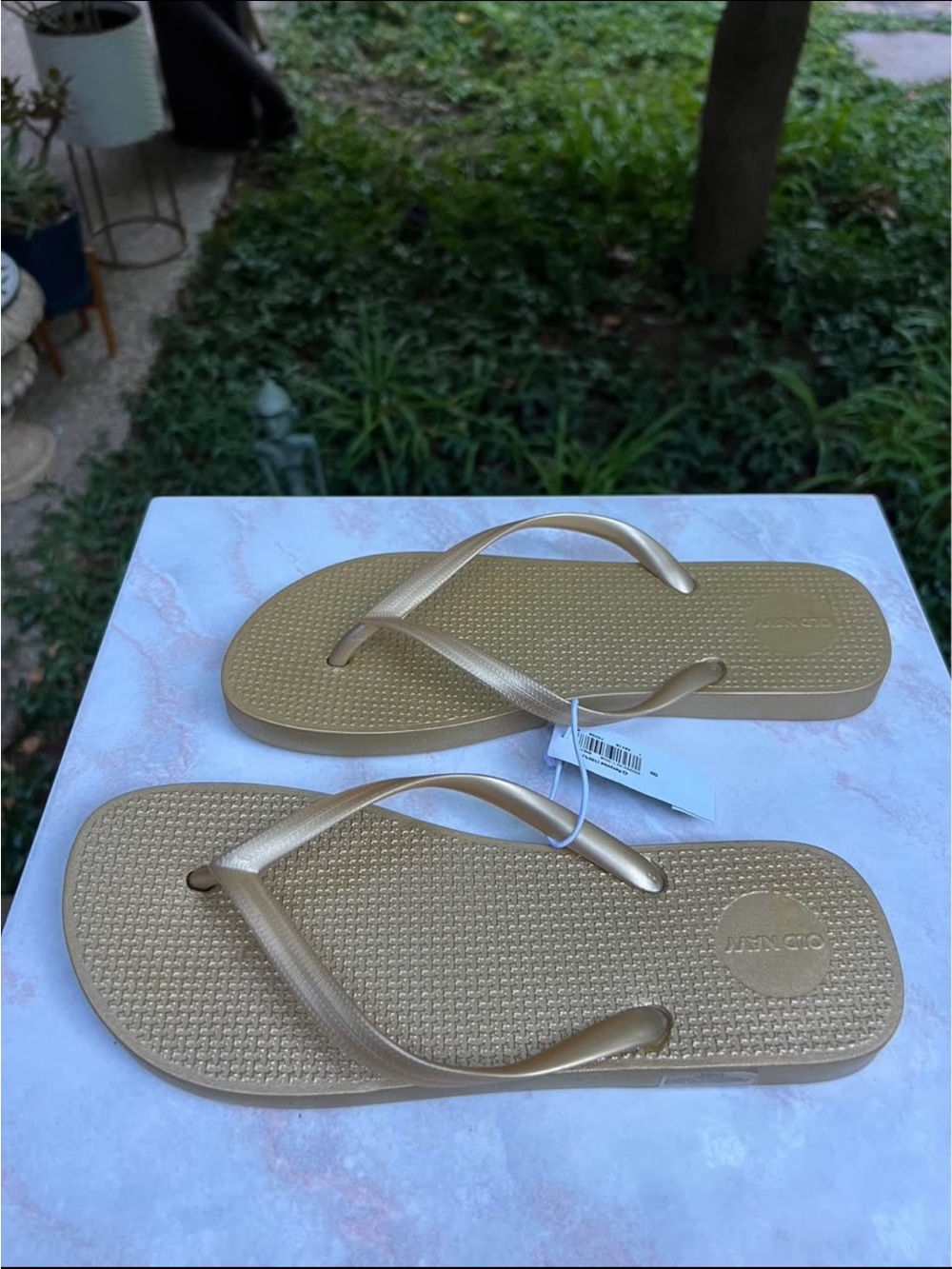 Old Navy Metallic Gold Flip Flop Sandals - Size 8